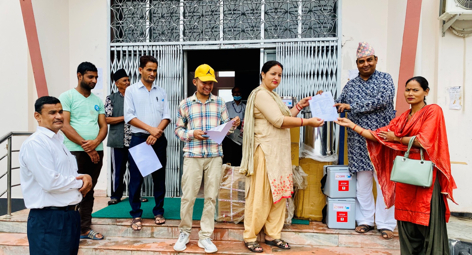 कृष्णपुर नगरपालिका स्वास्थ्य शाखालाई सामग्री हस्तान्तरण 